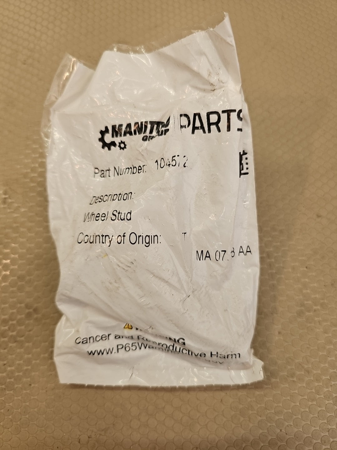 MANITOU XPRT GENUINE PARTS #104572 WHEEL STUD NEW