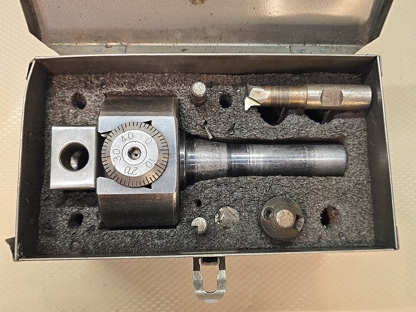 BRIDGEPORT No. 2 Boring Head R8 Shank W/ Storage Case