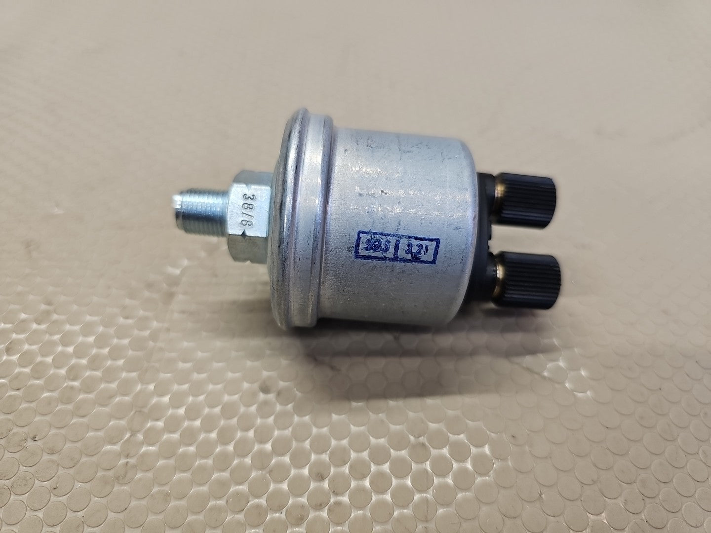 VDO Pressure Sender 321 38/8 0-28 bar Floating Ground 