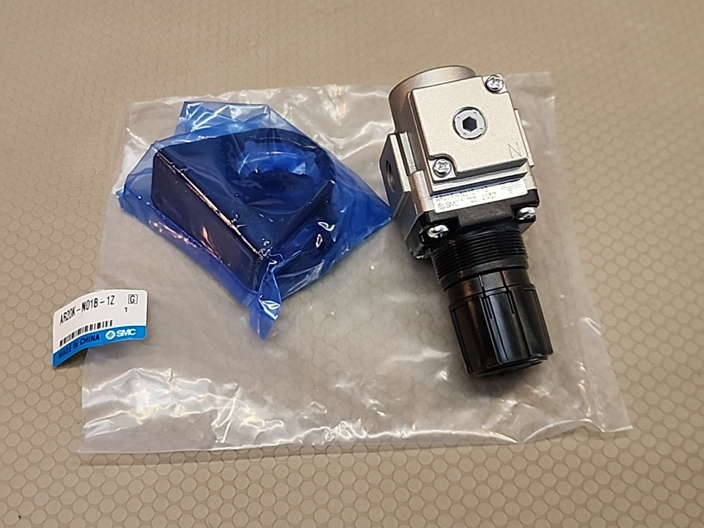 SMC AR20K-N01B-1Z Pneumatic Regulator 3-30PSI NEW