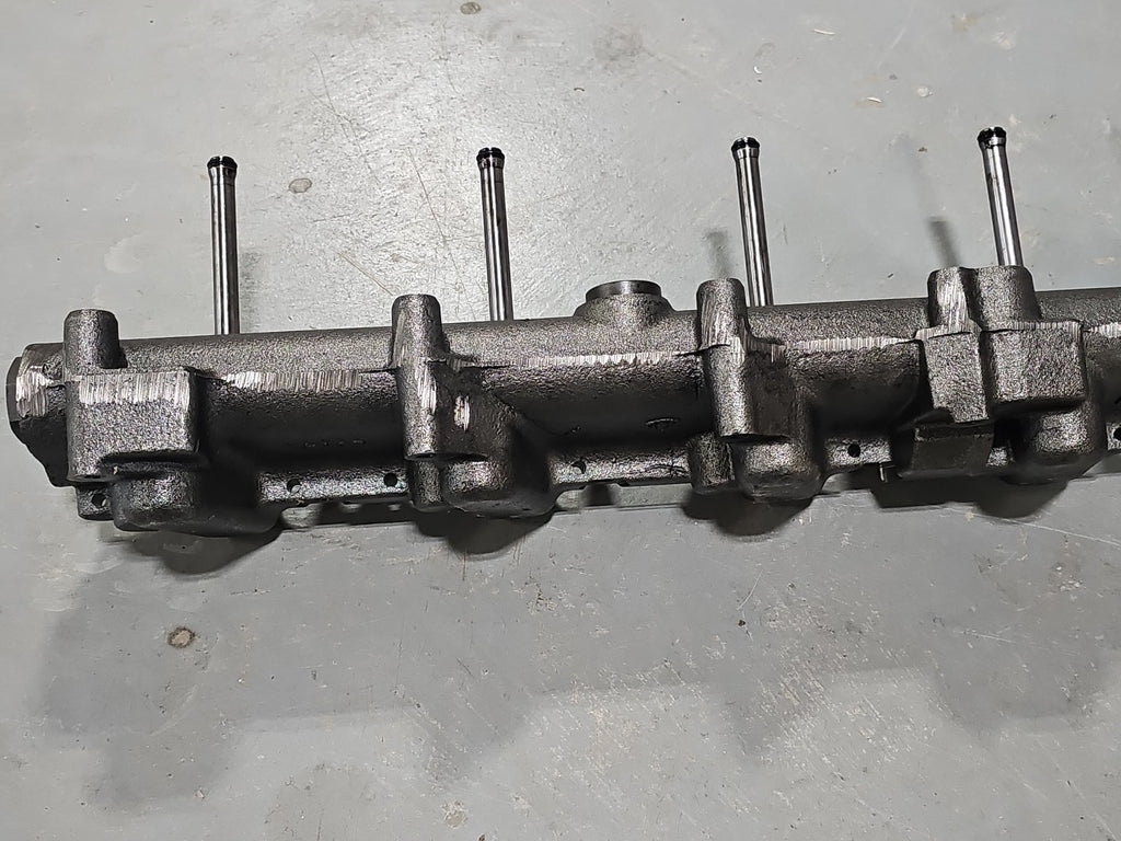 International DT466E Diesel Engine High Pressure Oil Rail 1847783C1 1847784C1