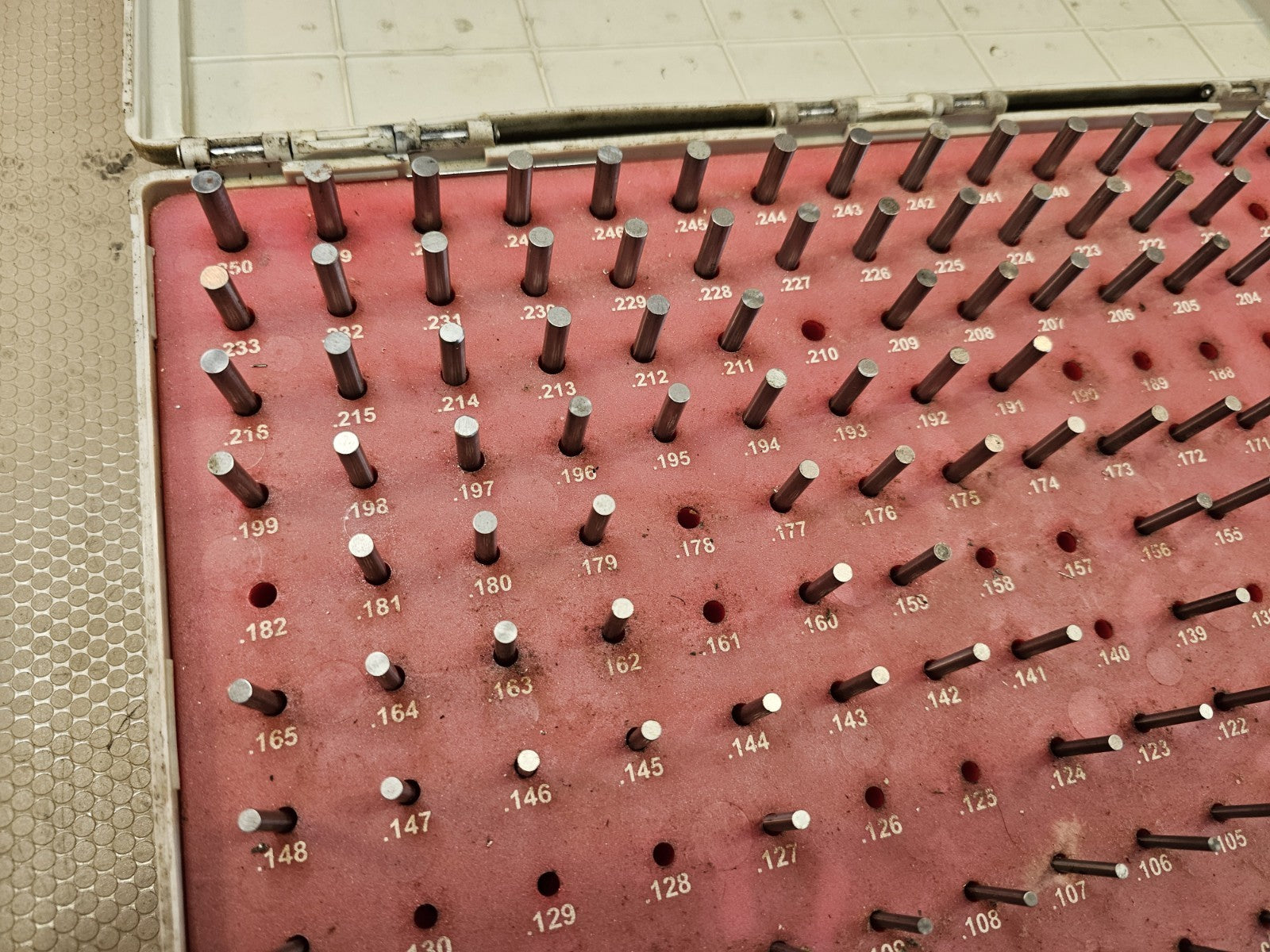 Vermont Gage 101200400 Pin Gage Set .0610" - .2500" 187 Piece Set, Missing 15