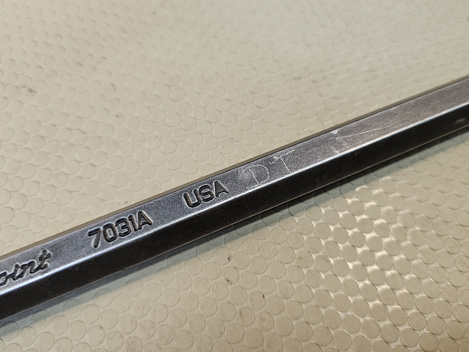 Blue-Point Close Quarter Prybar 7031A, 16 Inches ByCrow Bar Line Up