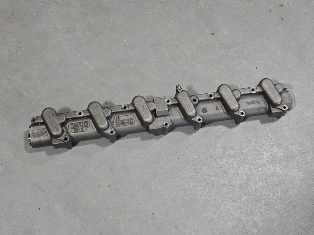 International DT466E Diesel Engine Fuel Injection Rail, 1832477C2, 1832479C2
