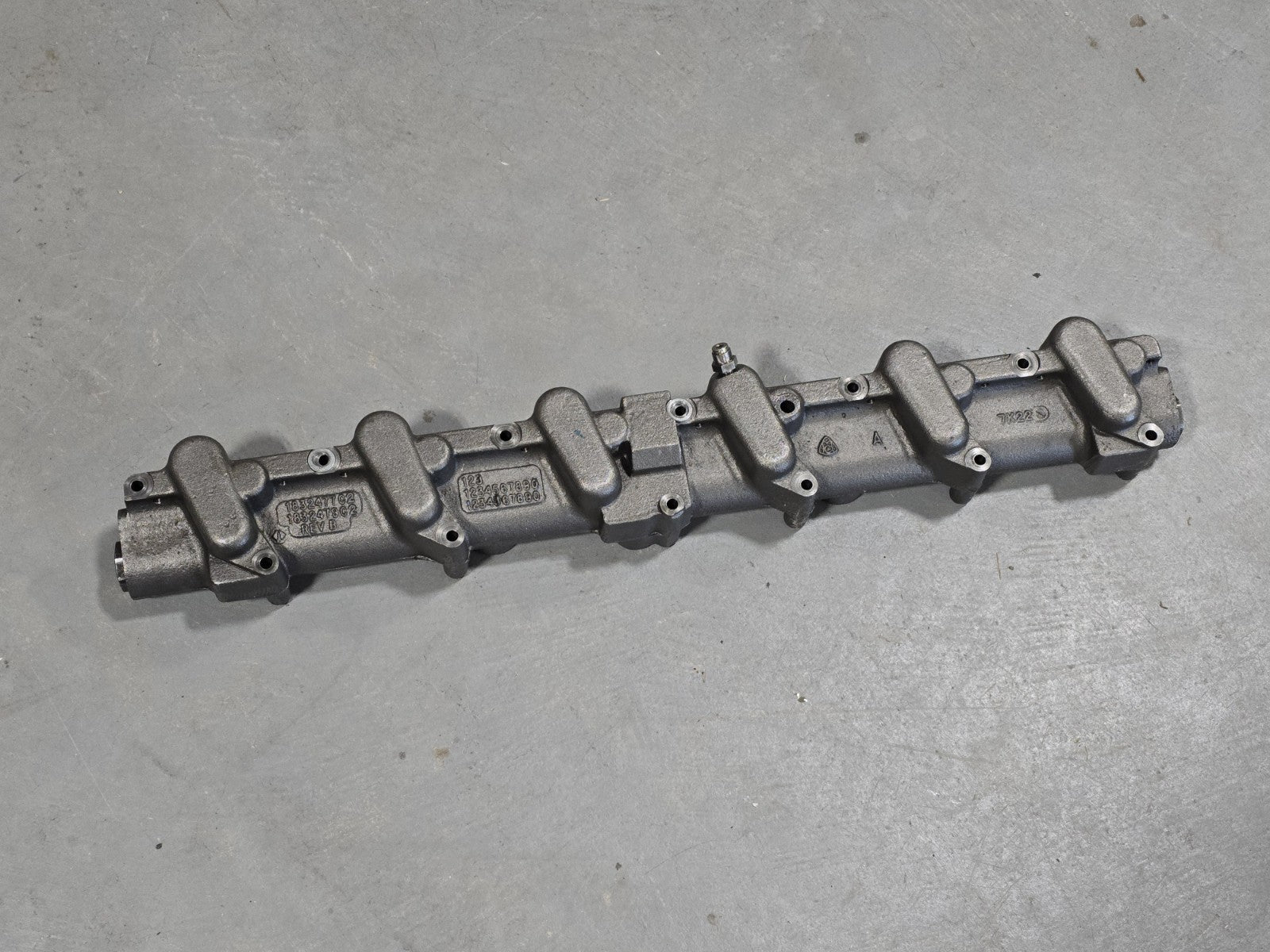 International DT466E Diesel Engine Fuel Injection Rail, 1832477C2, 1832479C2