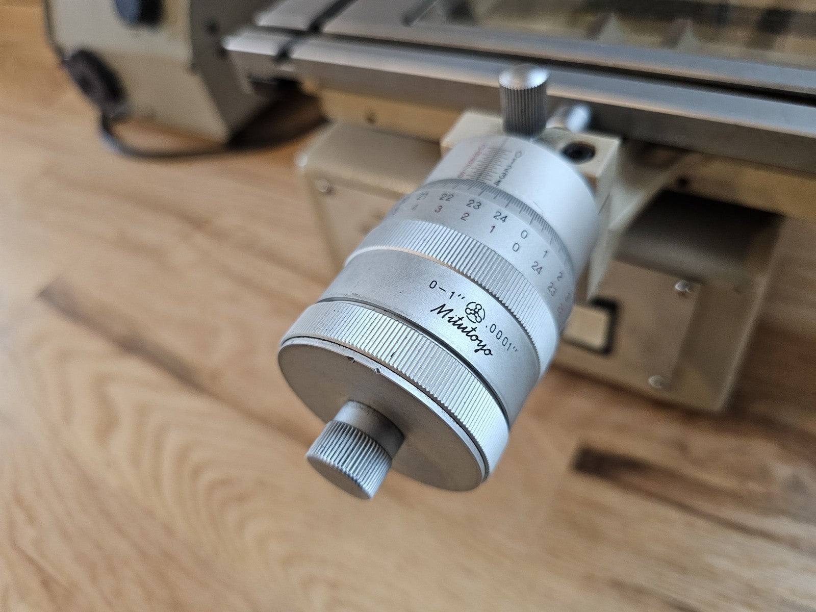 MITUTOYO TM-111 TOOLSMAKERS MICROSCOPE 50/60HZ 176-912 +IL410 Illumination CLEAN
