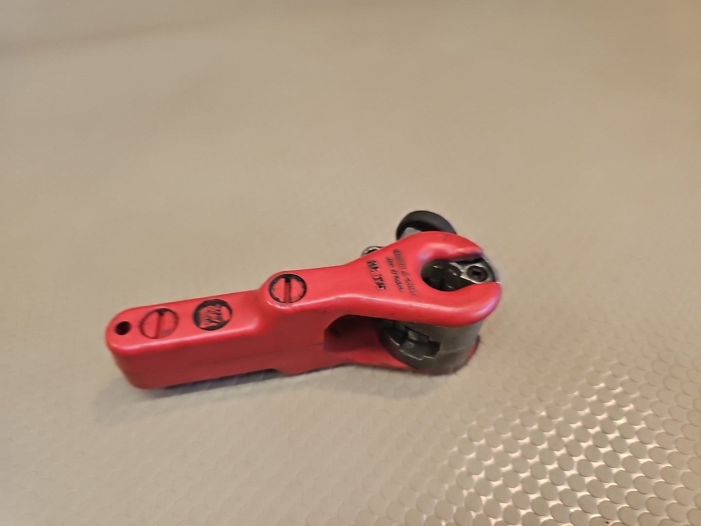 H. T. Mould RC375 Small Ratchet Cut Tube Cutter Made In Canada / USA