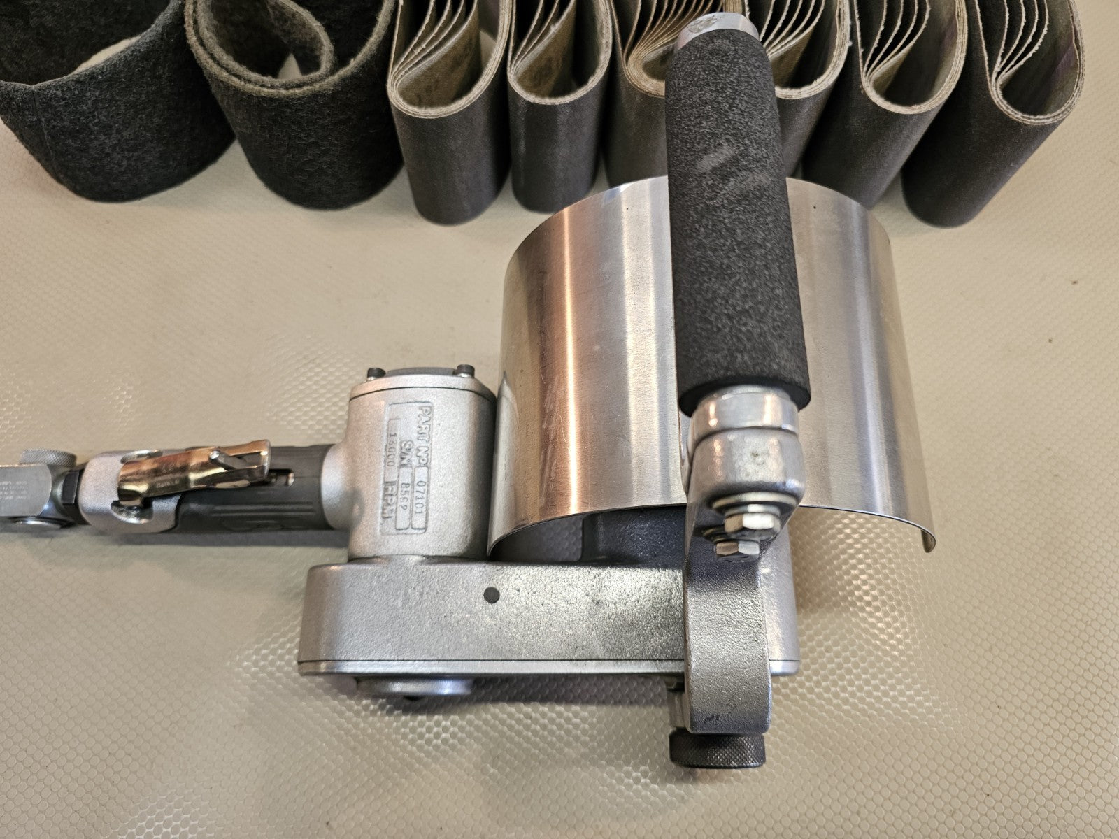 Dynabrade Dynisher 50730 Pneumatic Air Operated Finishing Tool + LOTS OF SANDPAP