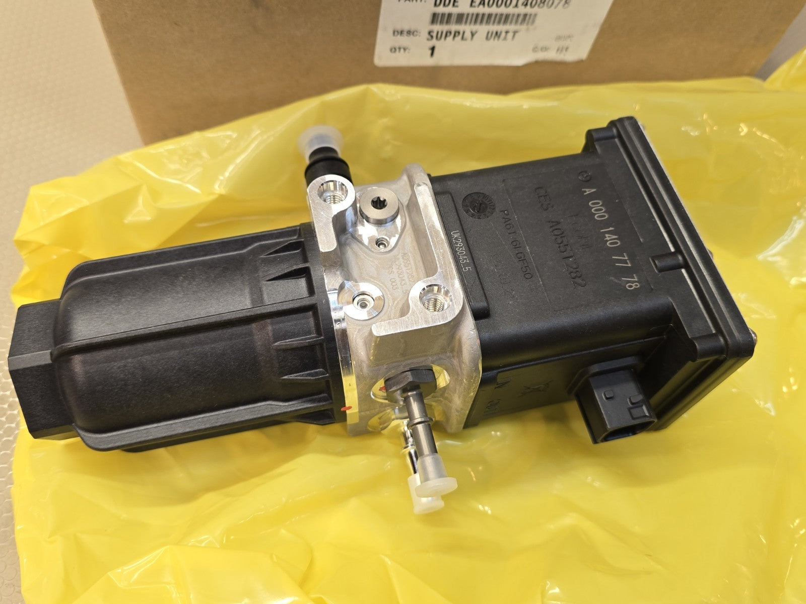 OEM DETROIT DIESEL EXHAUST FLUID  DDE EA0011400678 EA0001407278  EA0001408078