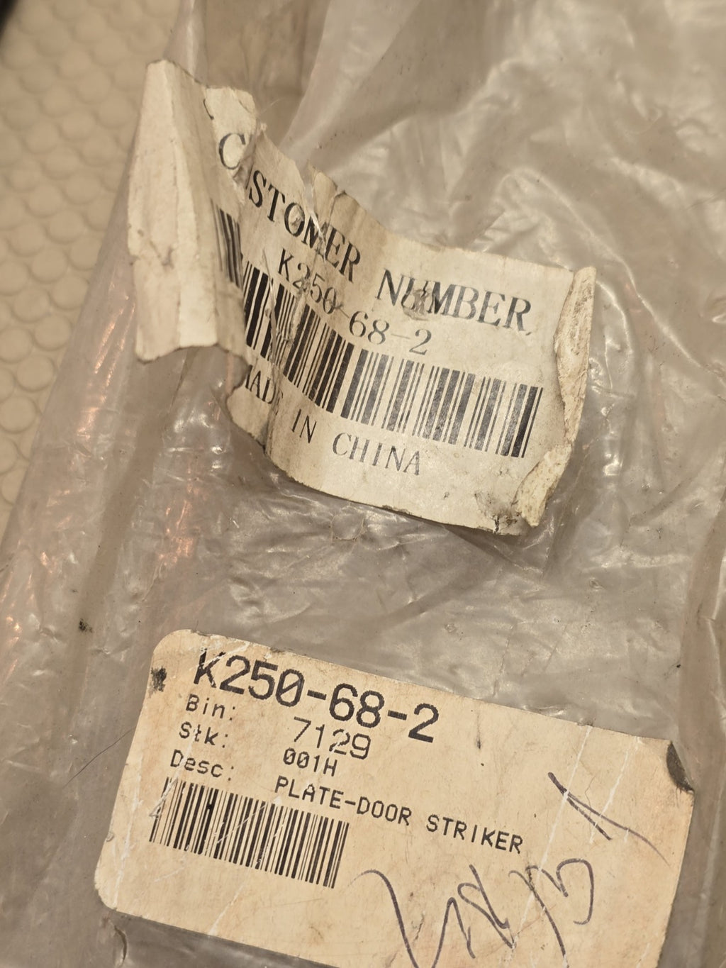 NEW GENUINE OEM Kenworth K250-68-2 Plate-Door Striker