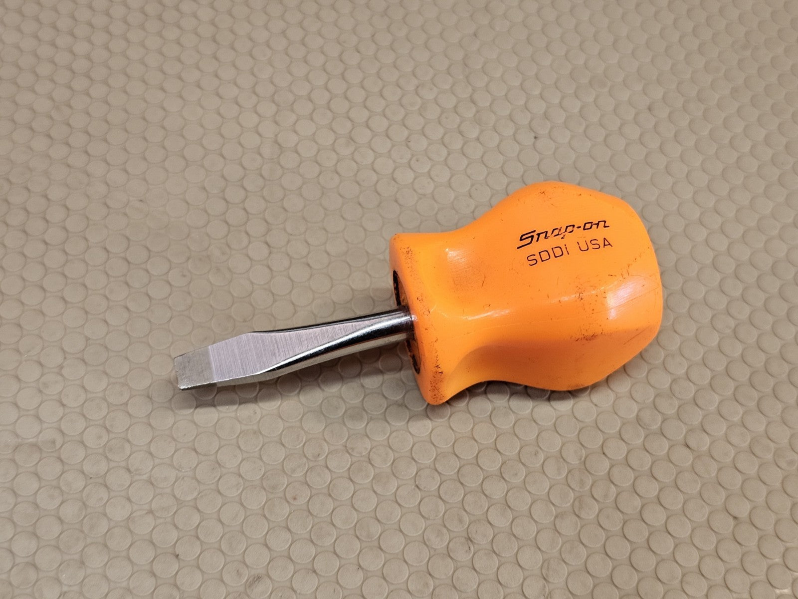 Snap-on SDD1 1/4" x 1-1/2" Hard Orange Handle Flat/Slotted Stubby Screwdriver US