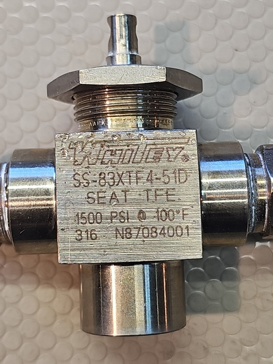 Whitney SS 83XTF4, 151DA Pneumatic Double-Acting Actuator w/ Ball Valve
