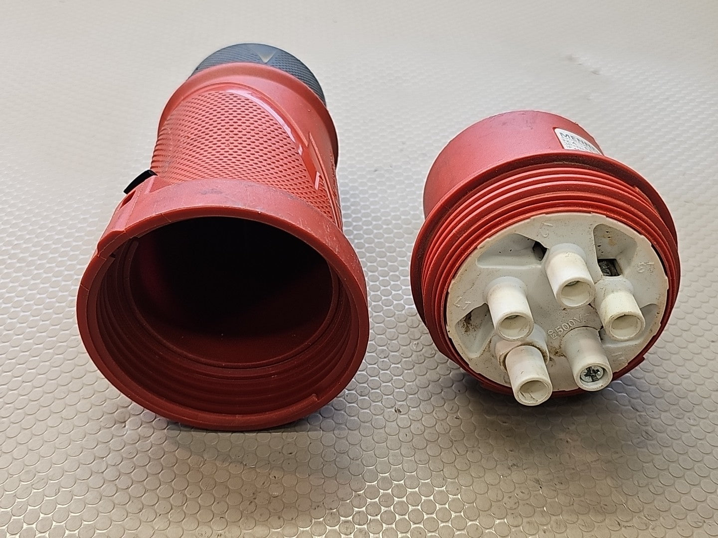 MENNEKES TYP 13520 PLUG POWERTOP® XTRA WITH ERGOCONTACT   [IP54 32A 5P 400V]