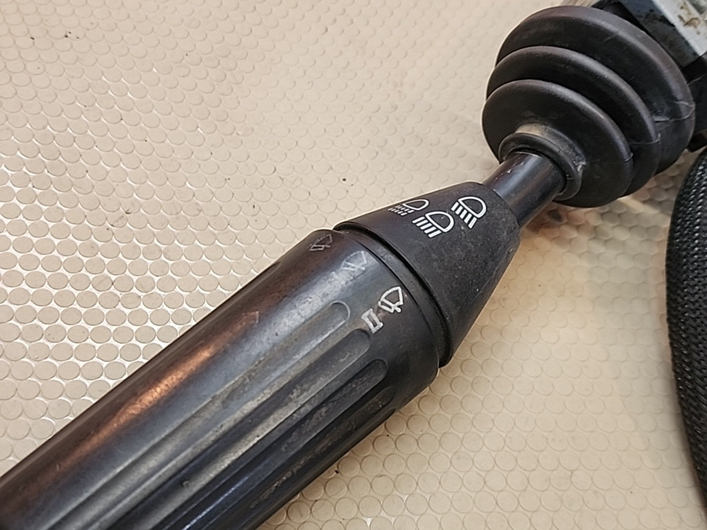 VALCO TURN SIGNAL IS WINDSHIELD WIPER CONTROL 203687 04W51