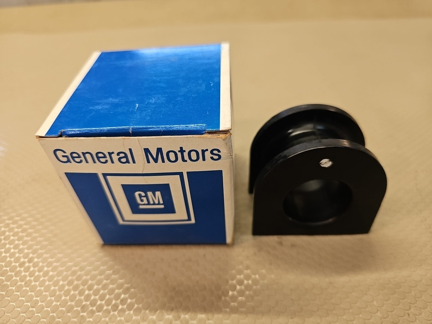 GM OEM Stabilizer Sway Bar-Front-Bushings 15005612 | CS19-C