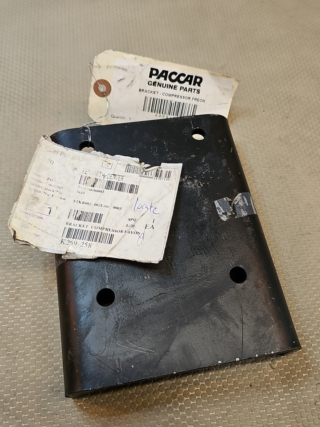 Paccar Kenworth OEM Bracket K269-25820358AA