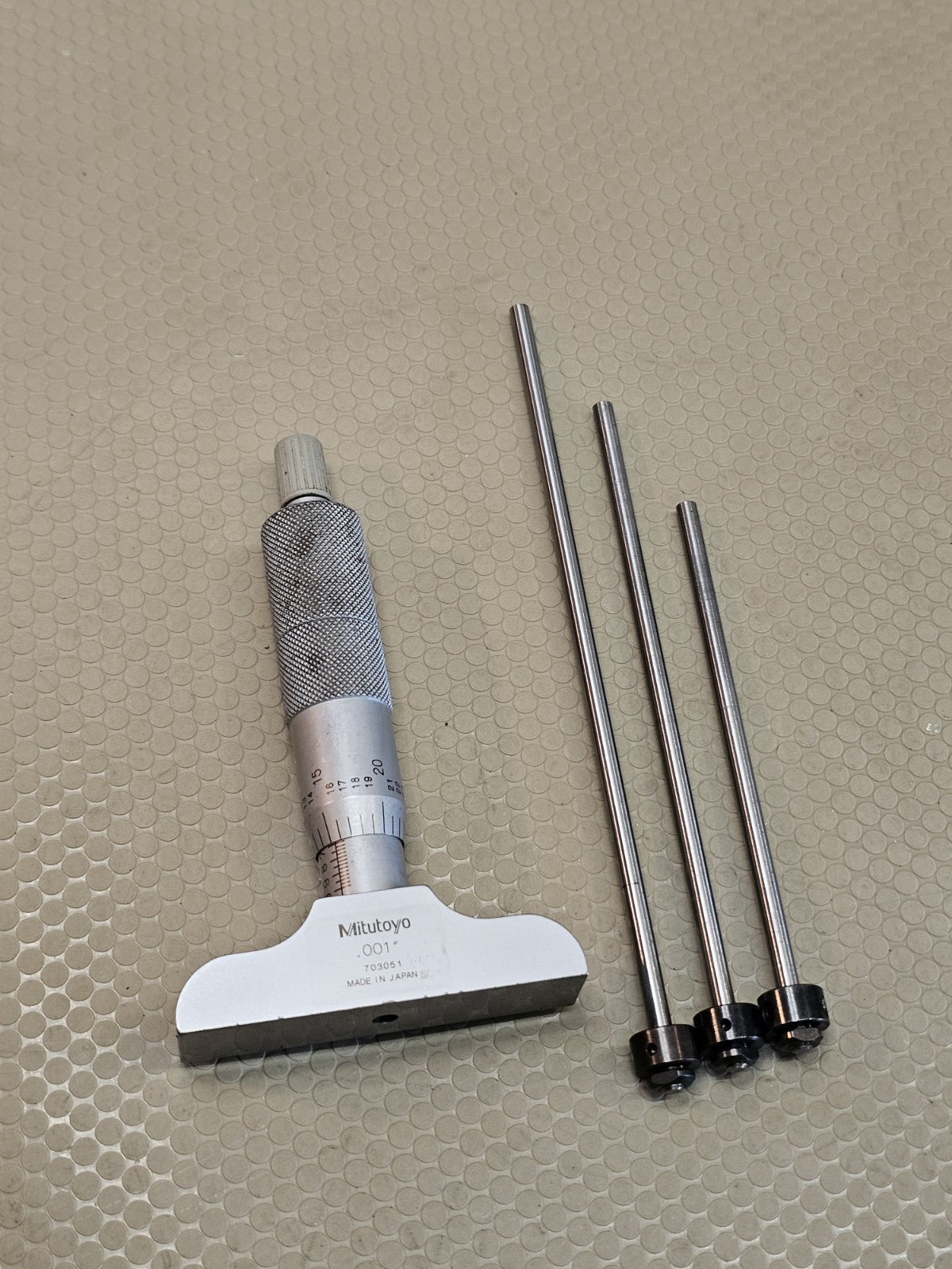 MITUTOYO DEPTH MICROMETER 129-131 2.5 Inch Base with 3 rods MADE IN JAPAN