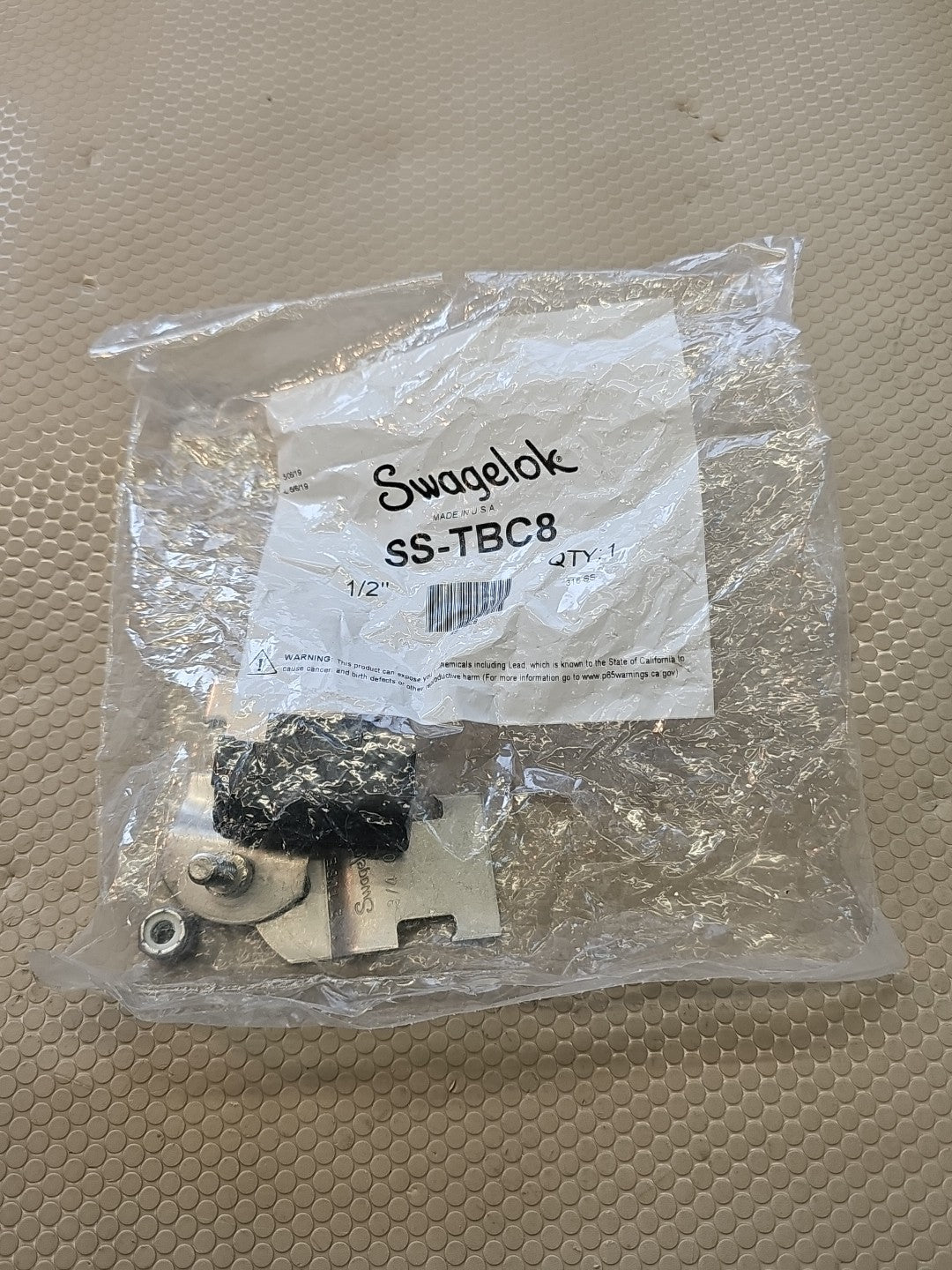 Swagelok SS-TBC8 Stainless Steel Cushioned Clamp Tube Support FNFP