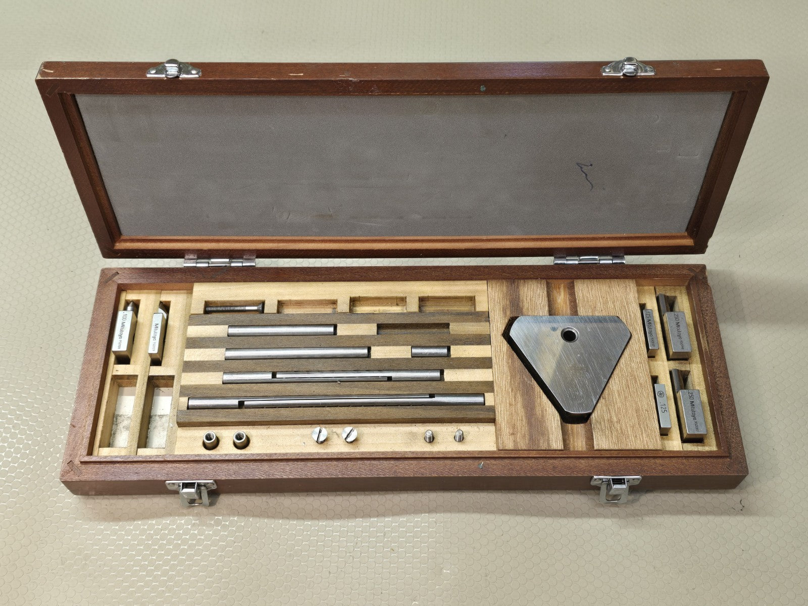 Mitutoyo 516-612 ACCESSORY SET (IN) FOR SQUARE GA Incomplete