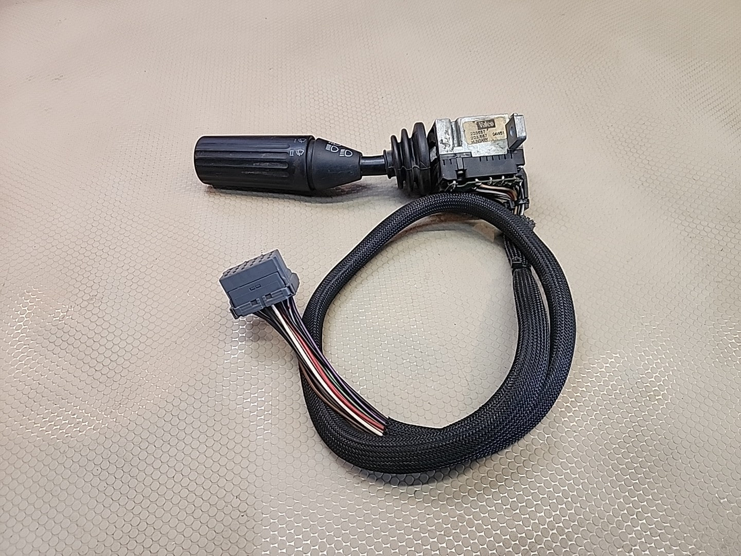 VALCO TURN SIGNAL IS WINDSHIELD WIPER CONTROL 203687 04W51