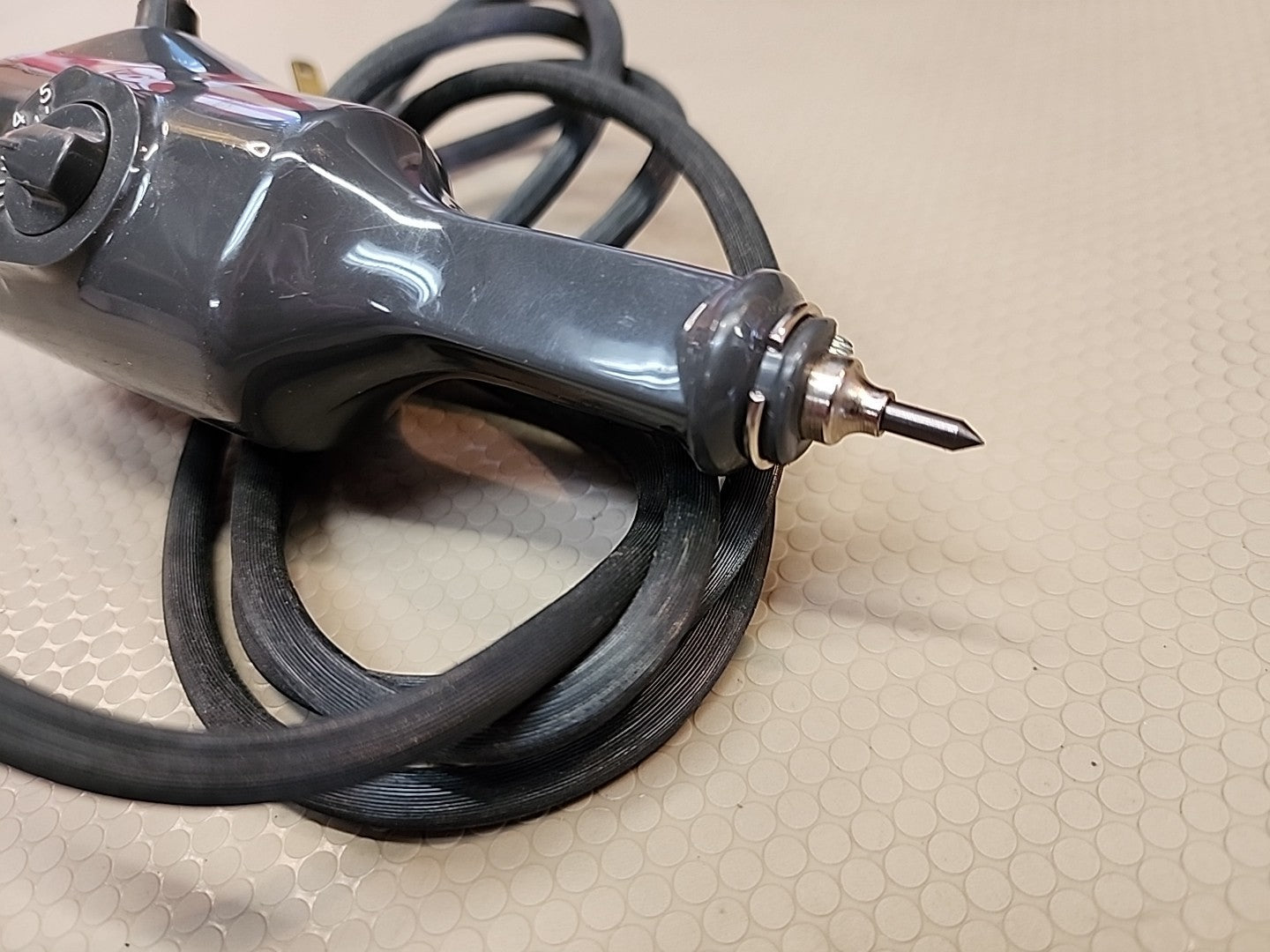 DREMEL 290 ENGRAVER WORKS GREAT, VARIABLE 5 SPEEDS, SHARP POINT.