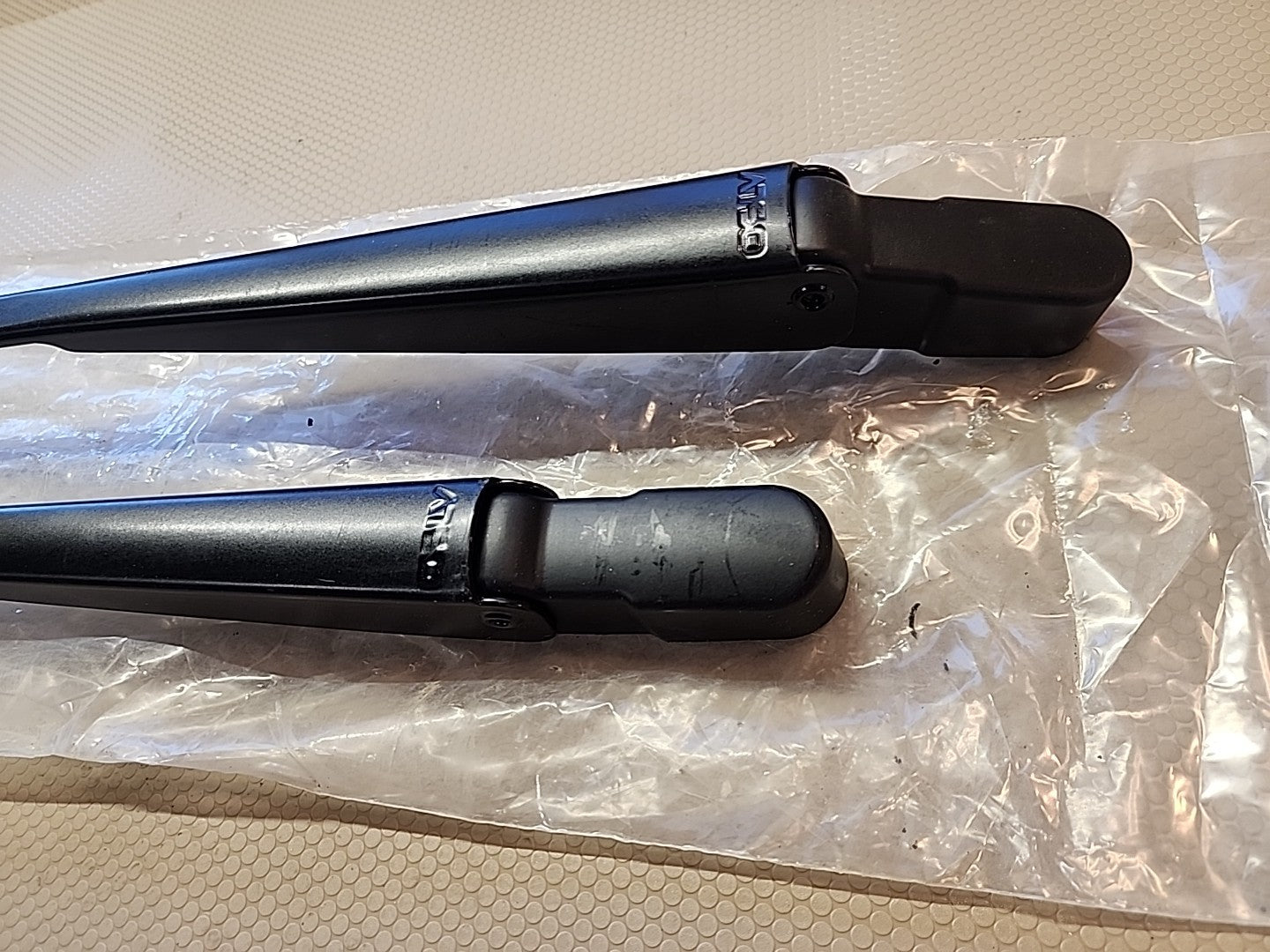 OSLV Windshield wiper arms. 10x3 O.S.L.V. New. Made in Italy Pantograph 