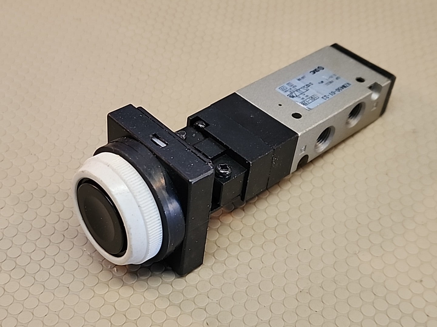 1PCS NEW for SMC VZM450-01-33 solenoid valve  