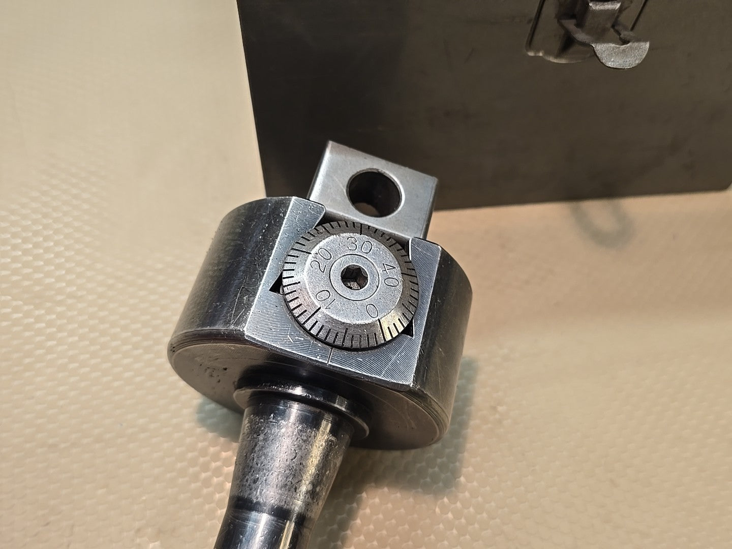 BRIDGEPORT No. 2 Boring Head R8 Shank W/ Storage Case