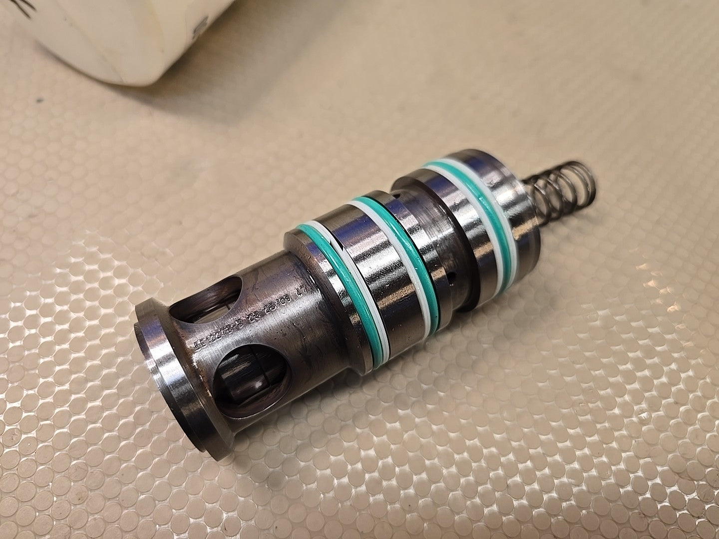 MOOG XCB10828-000-00 - 2 WAY ACTIVE CARTRIDGE VALVE ee12273-b