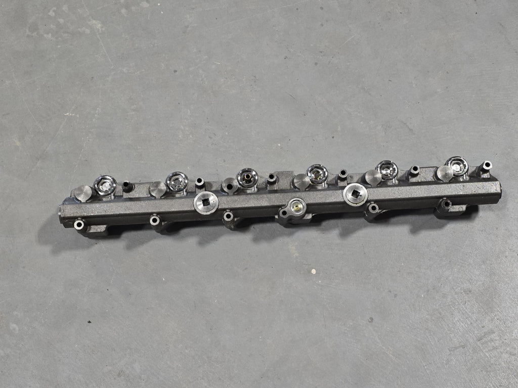 International DT466E Diesel Engine Fuel Injection Rail, 1832477C2, 1832479C2