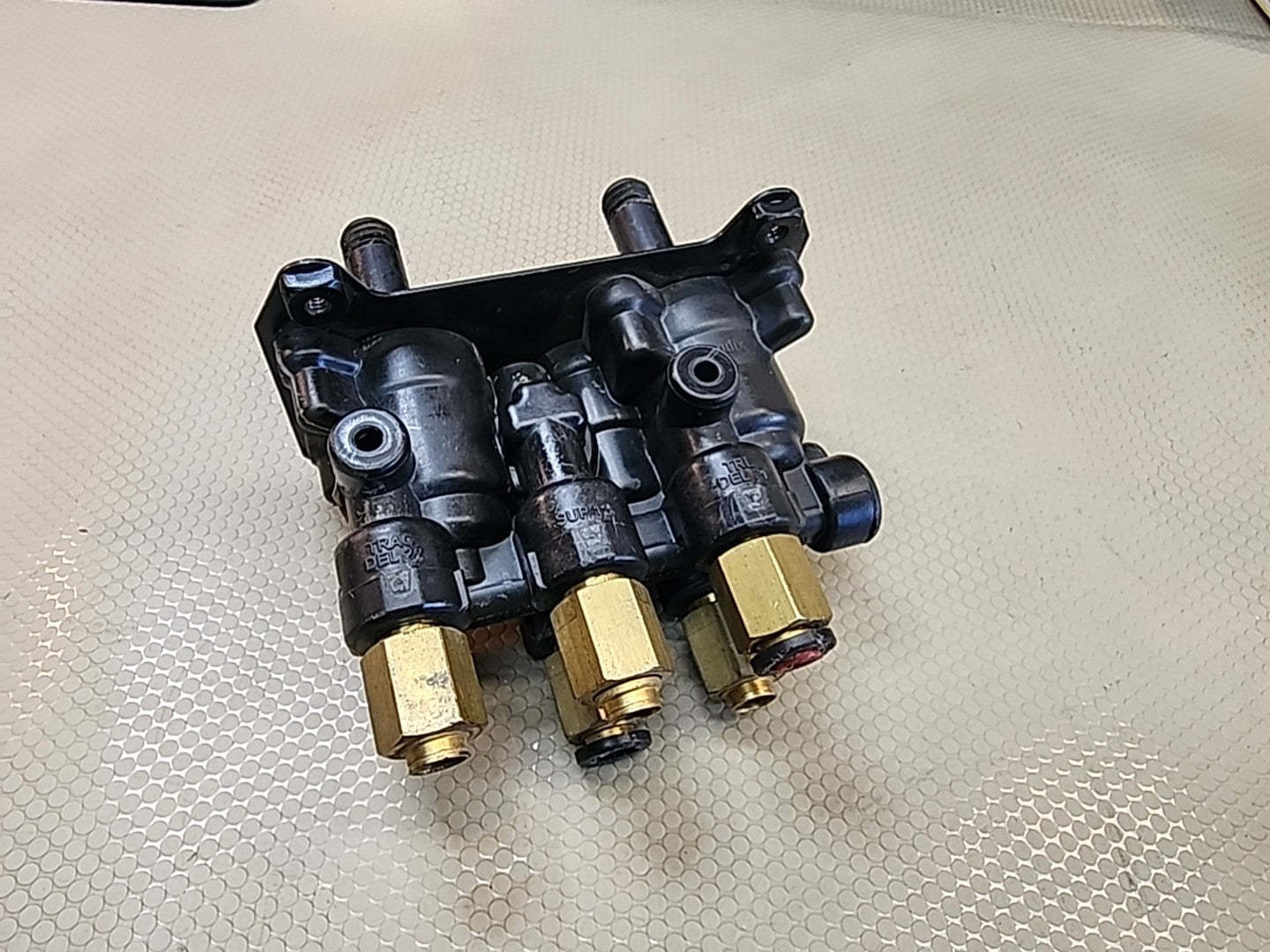 BENDIX AIR BRAKE VALVE 909598