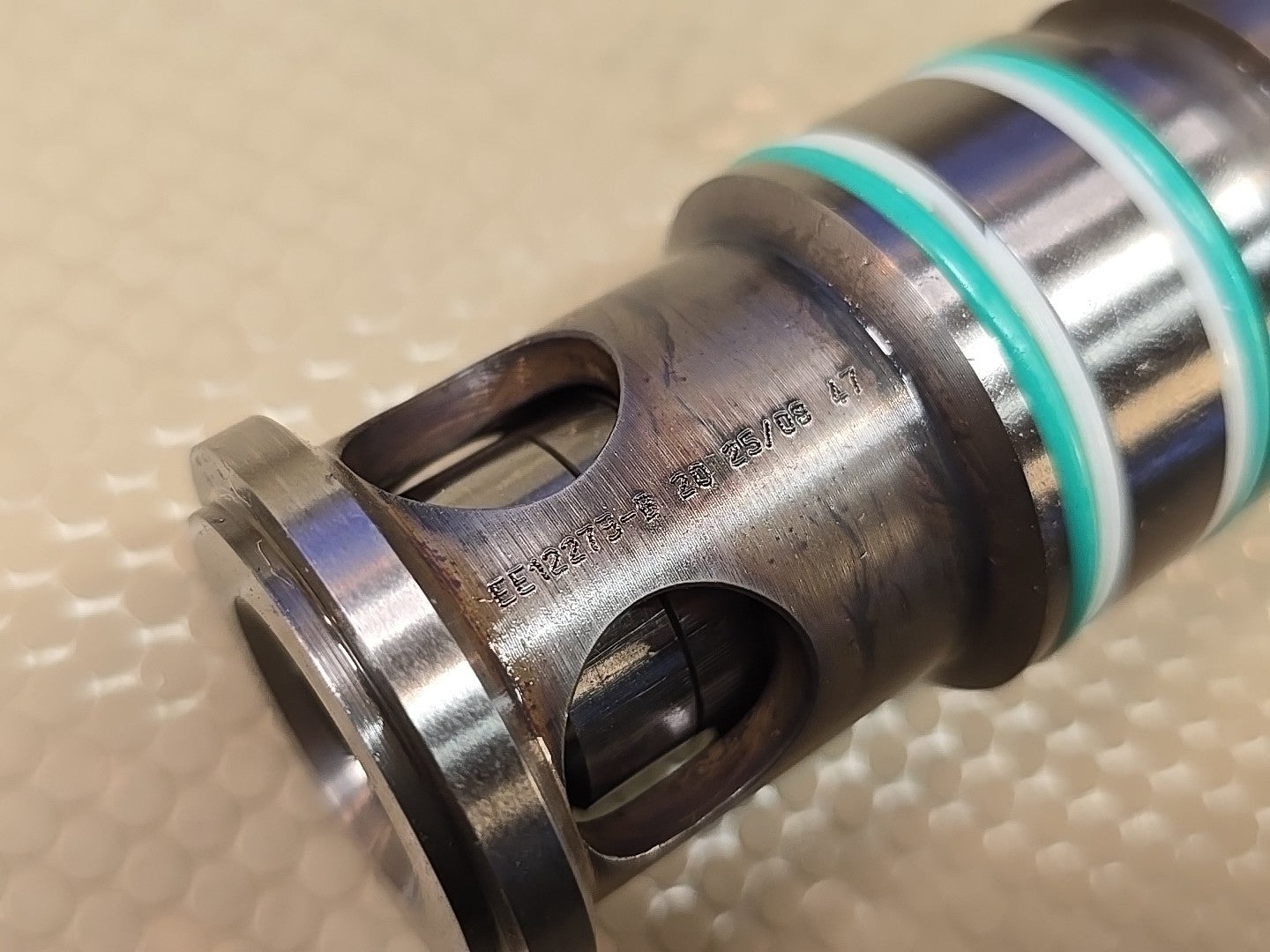 MOOG XCB10828-000-00 - 2 WAY ACTIVE CARTRIDGE VALVE ee12273-b