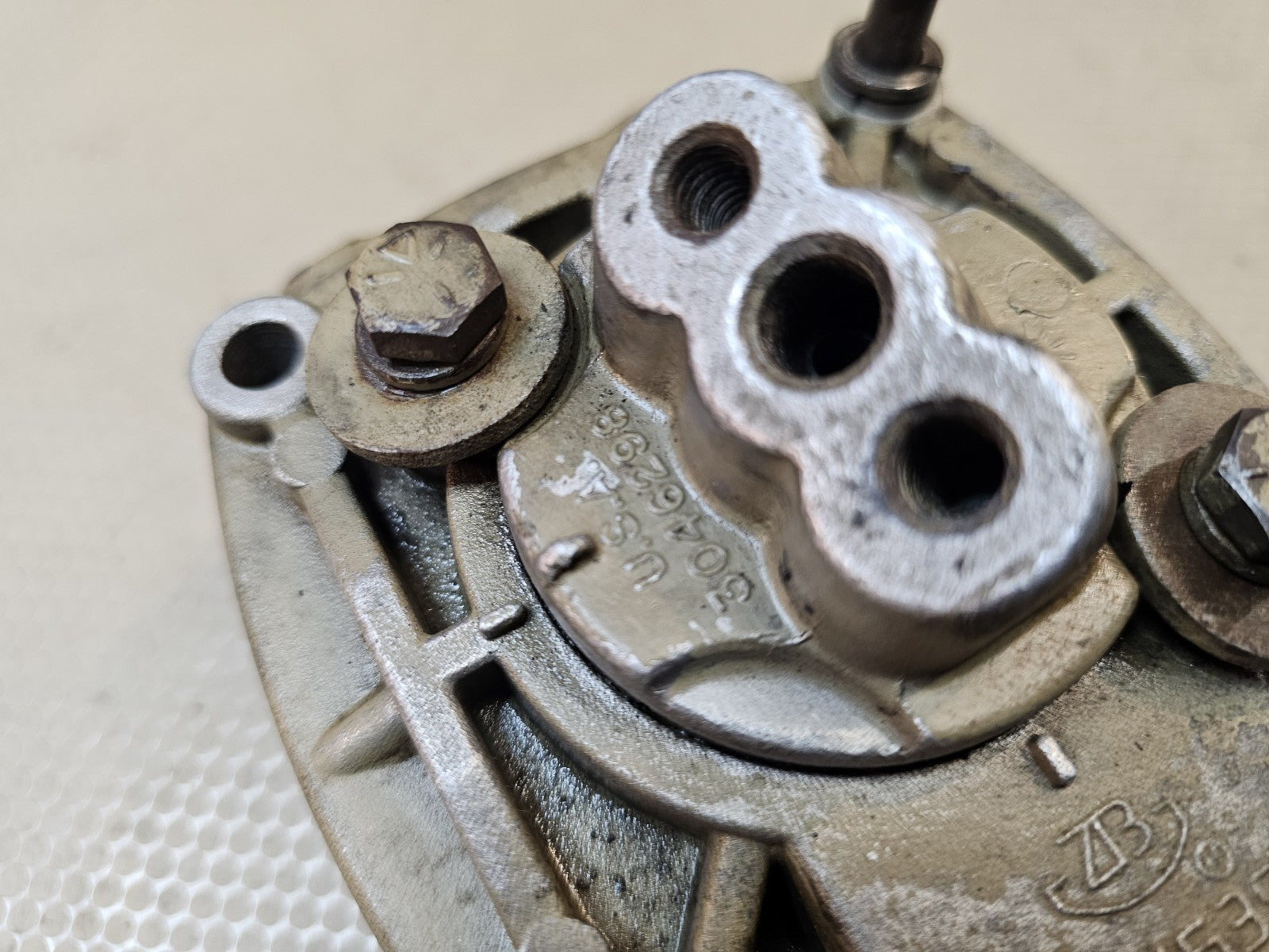 OEM Cummins Compressor Head 3558703 Parts Hardware Unloading Valve Body 3559010