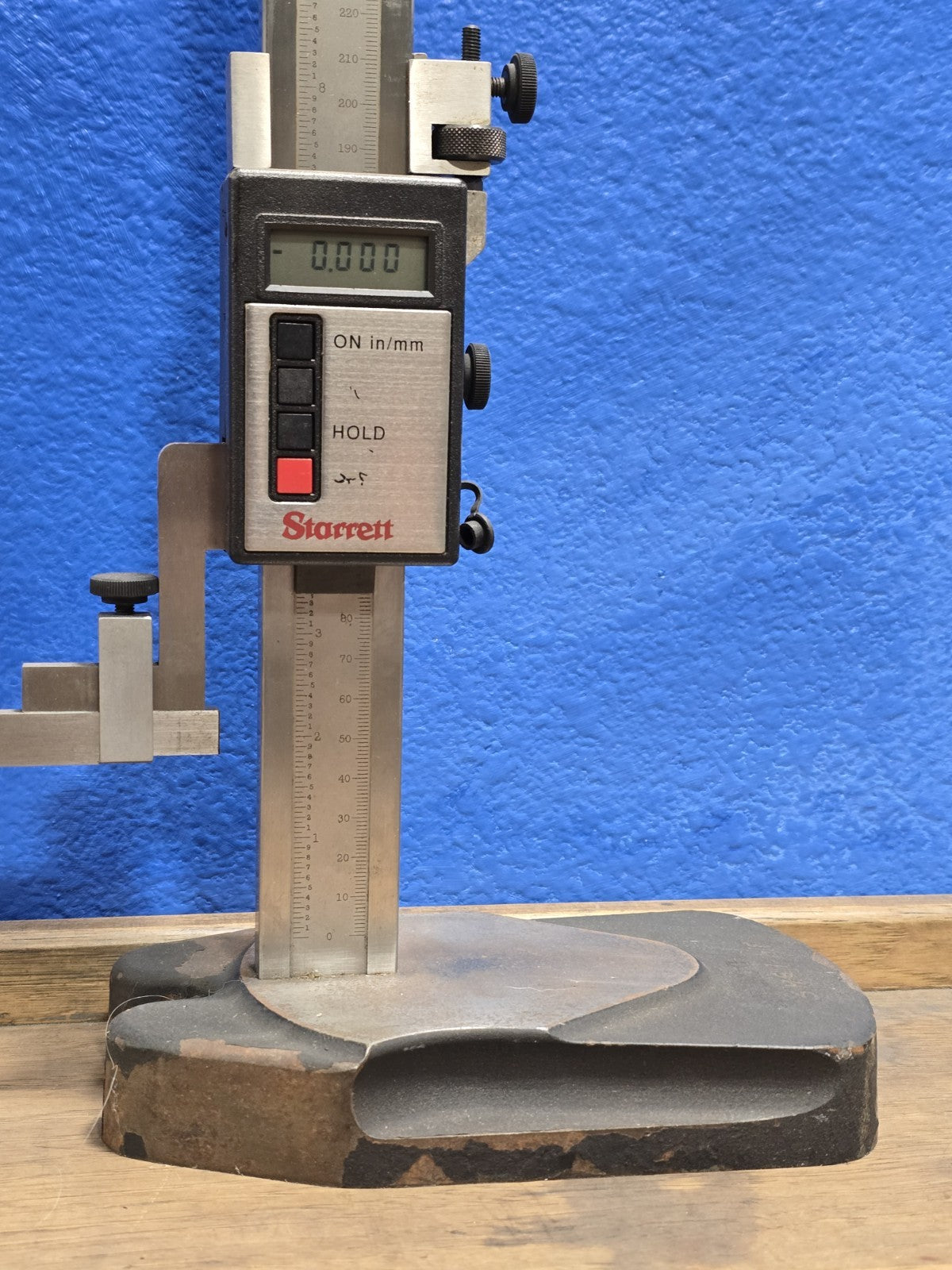 Starrett  Model No. 752-12/300  Electronic Height Gauge 12"/ 300mm