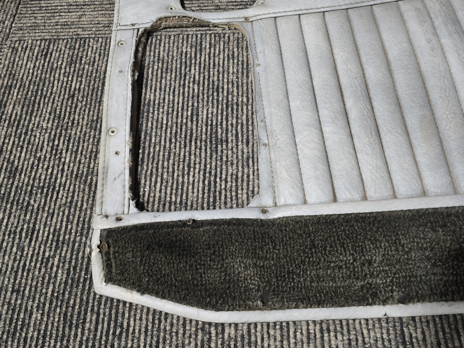 Kenworth OEM! Truck Interior Door Panel Gray Vinyl Pleated Carpet 1999 KW Logo