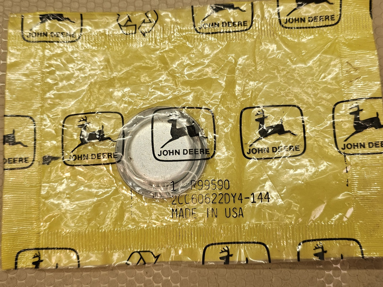 JOHN DEERE OEM R99590 Cap New Sealed