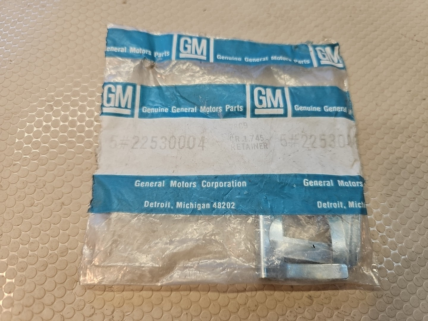 NEW GENUINE GM GENERAL MOTORS OEM RETAINER PART NO. 5#22530004 (5 IN PACK)