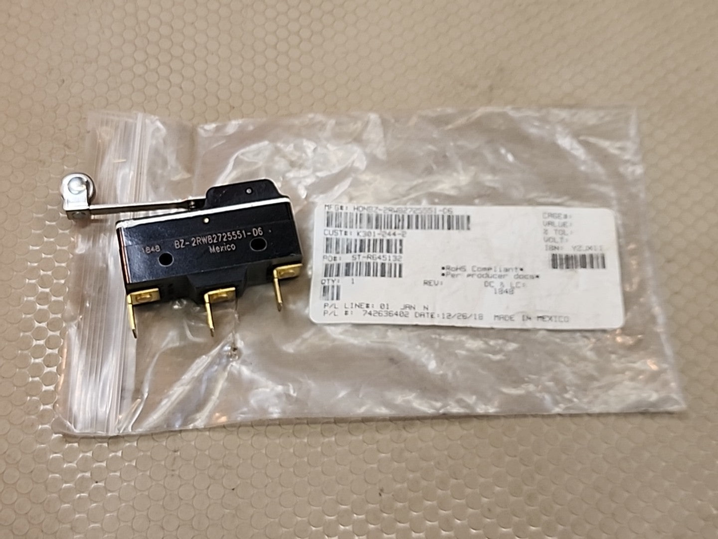 HONBZ-2RW82725551 BASIC SNAP ACTION SWITCH