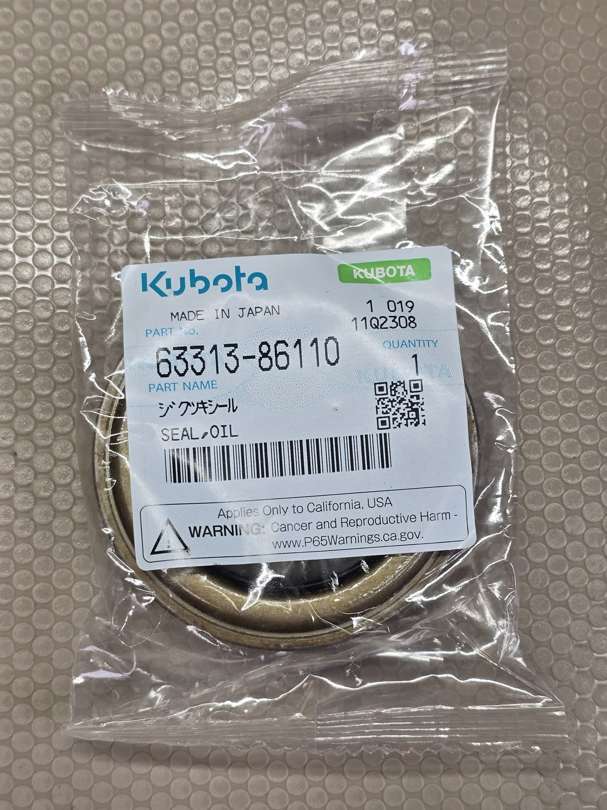Kubota OEM 63313-86110 Rear Axle Oil Seal RTV-X900 RTV-X1100 RTV-X1120 OEM New