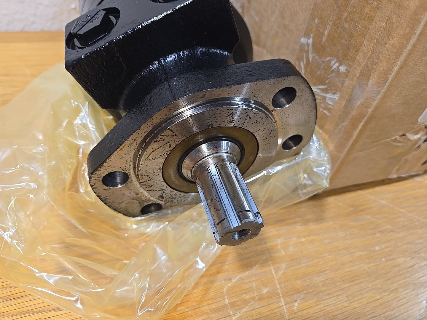 Parker Hydraulic Motor #TD0195MS010 AAAA Hyd Ger 12 Splined NEW In Box