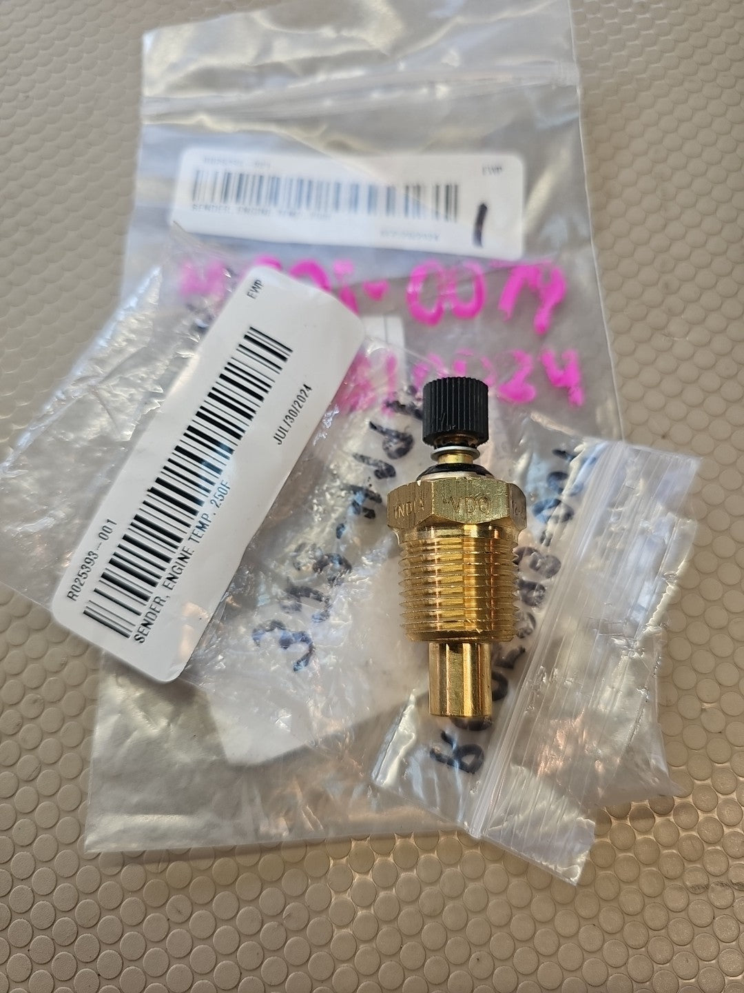 Sender Engine Temp 250F  R025393-001 JoyGlobal Epiroc