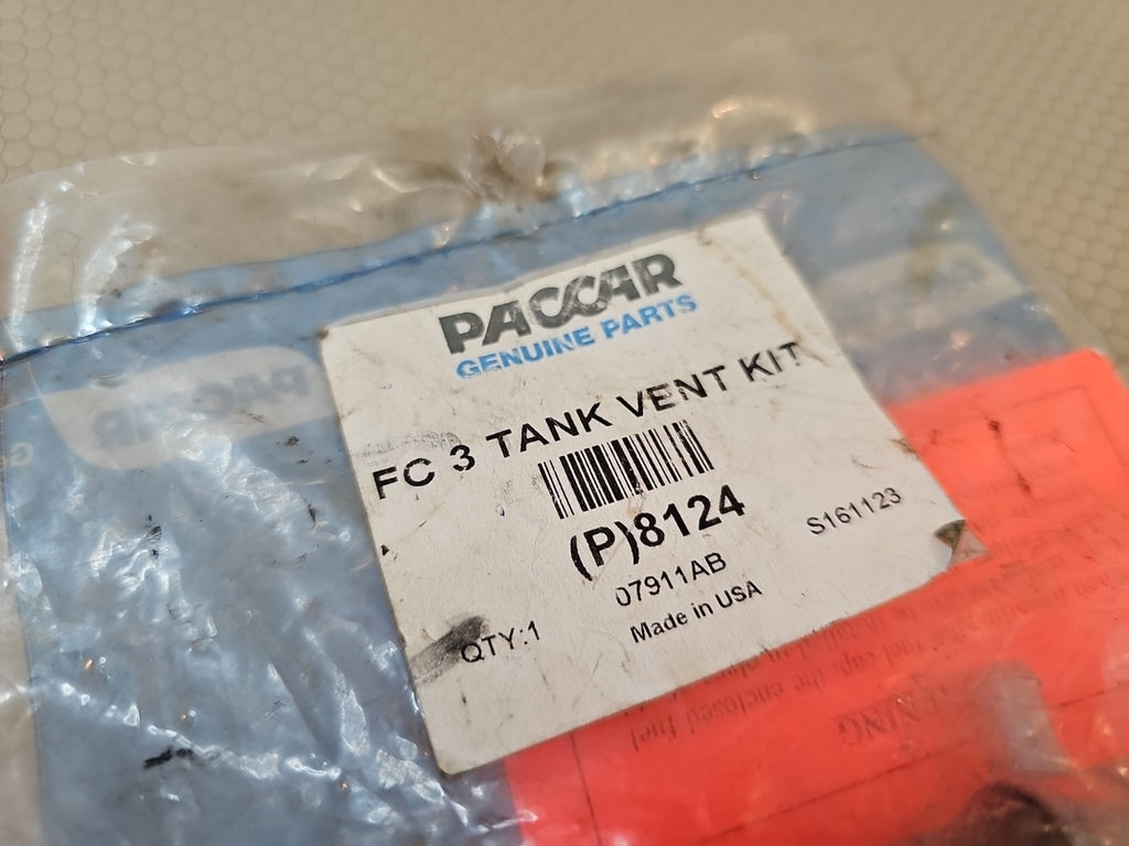 NEW PACCAR FREIGHTLINER TANK VENT KIT 8124 (447)