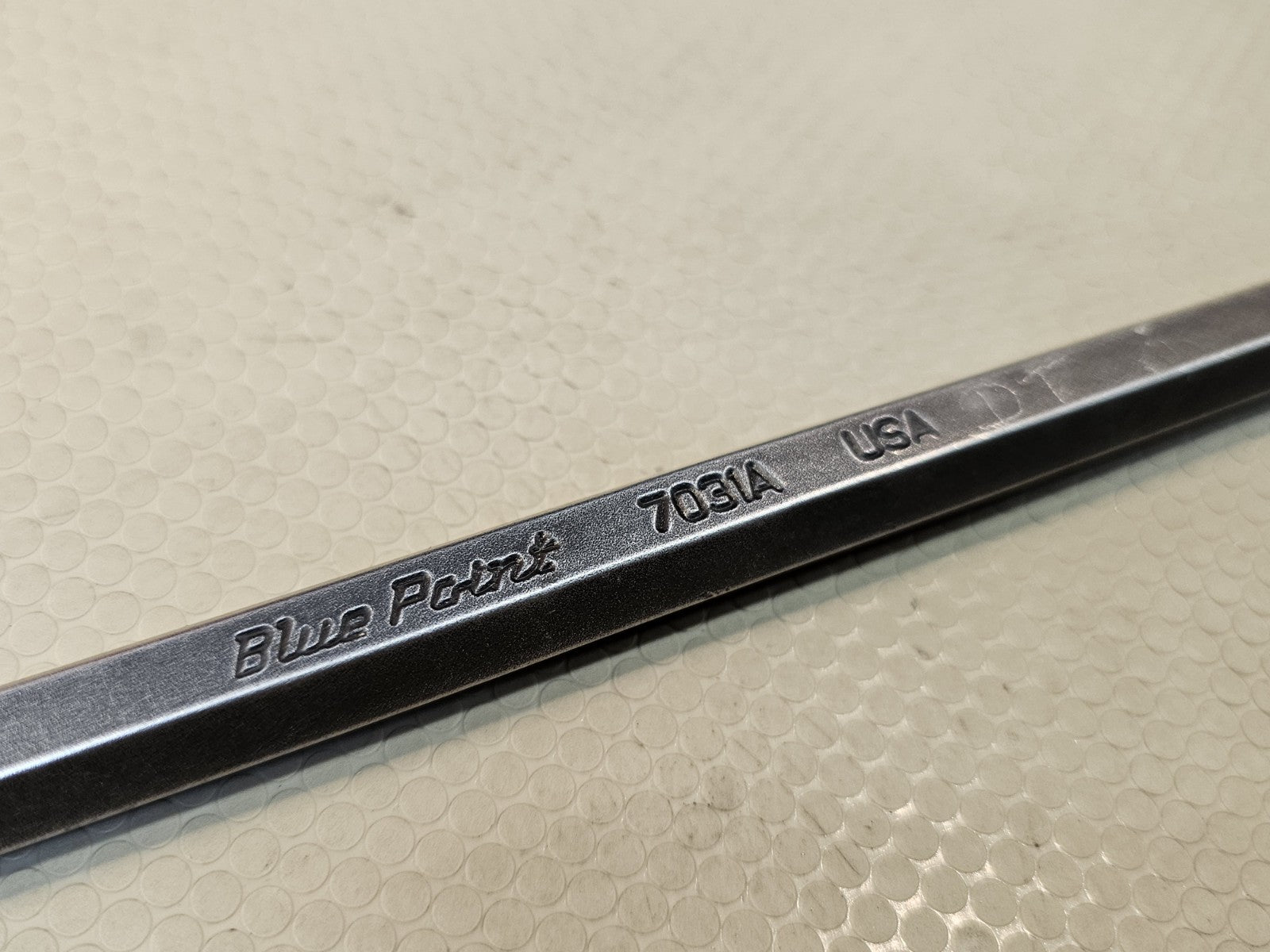 Blue-Point Close Quarter Prybar 7031A, 16 Inches ByCrow Bar Line Up