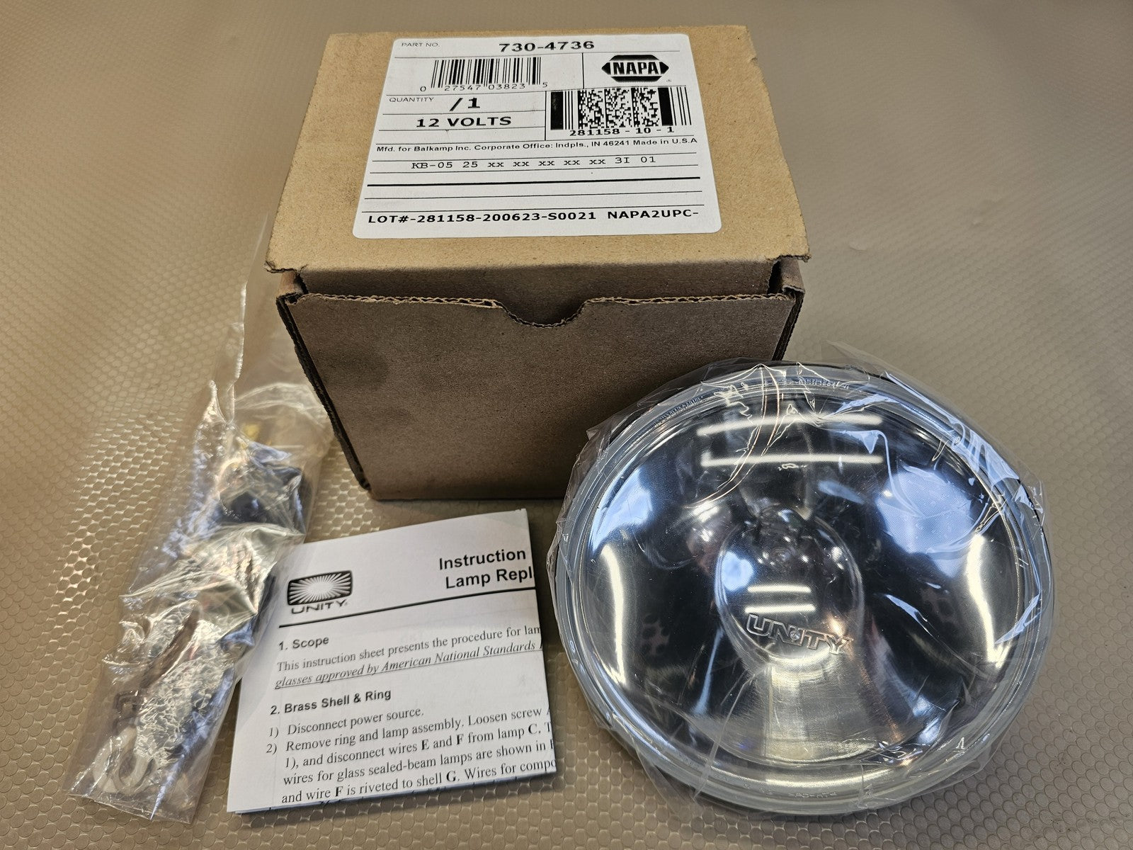 UNITY NAPA 730-4736 Sealed Beam Lamp 12 Volts New in Box