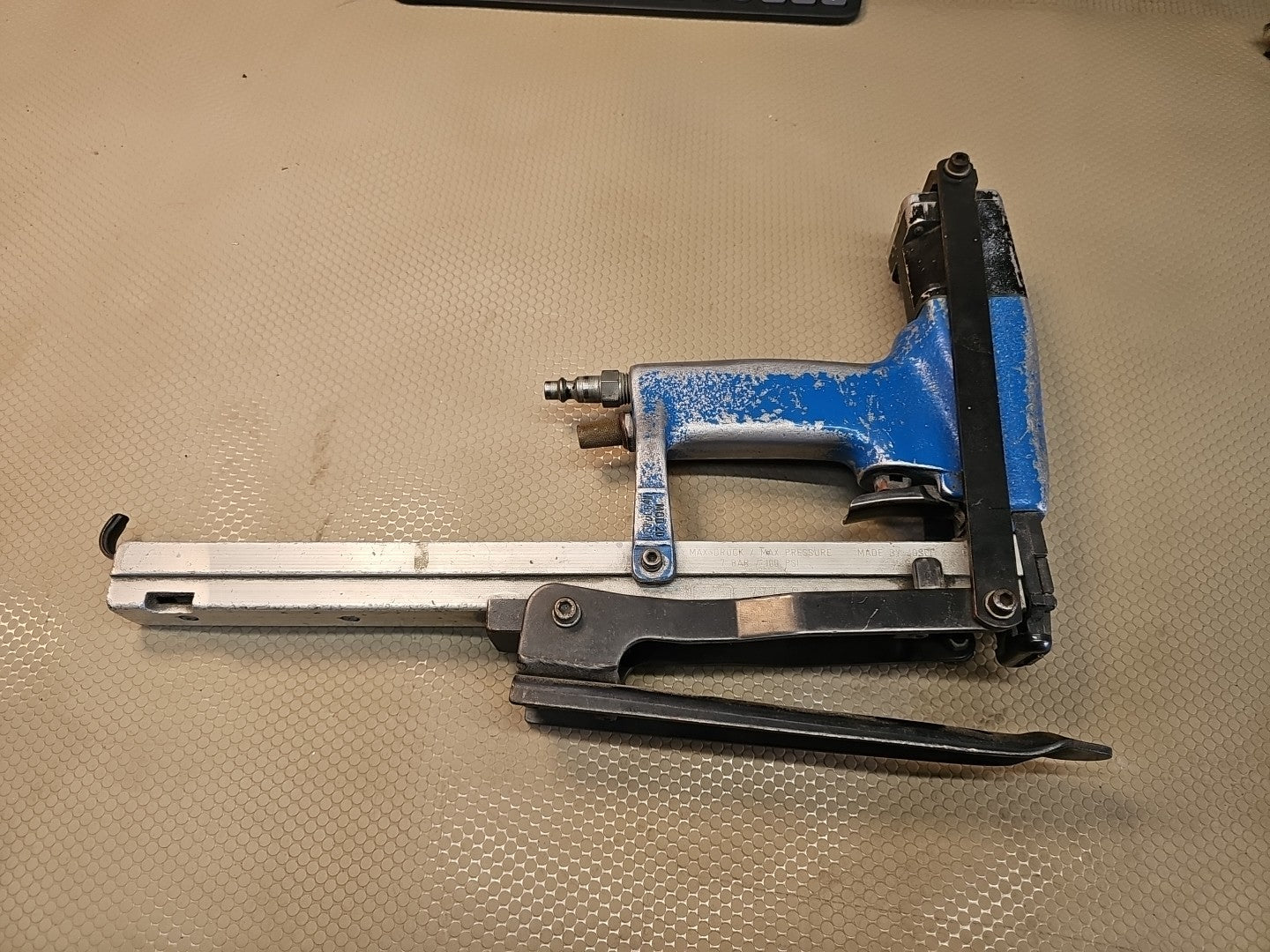 JOSEF KIHLBERG  JK20T777L Pneumatic Plier Stapler w/ Long Magazine *WORKS GREAT*