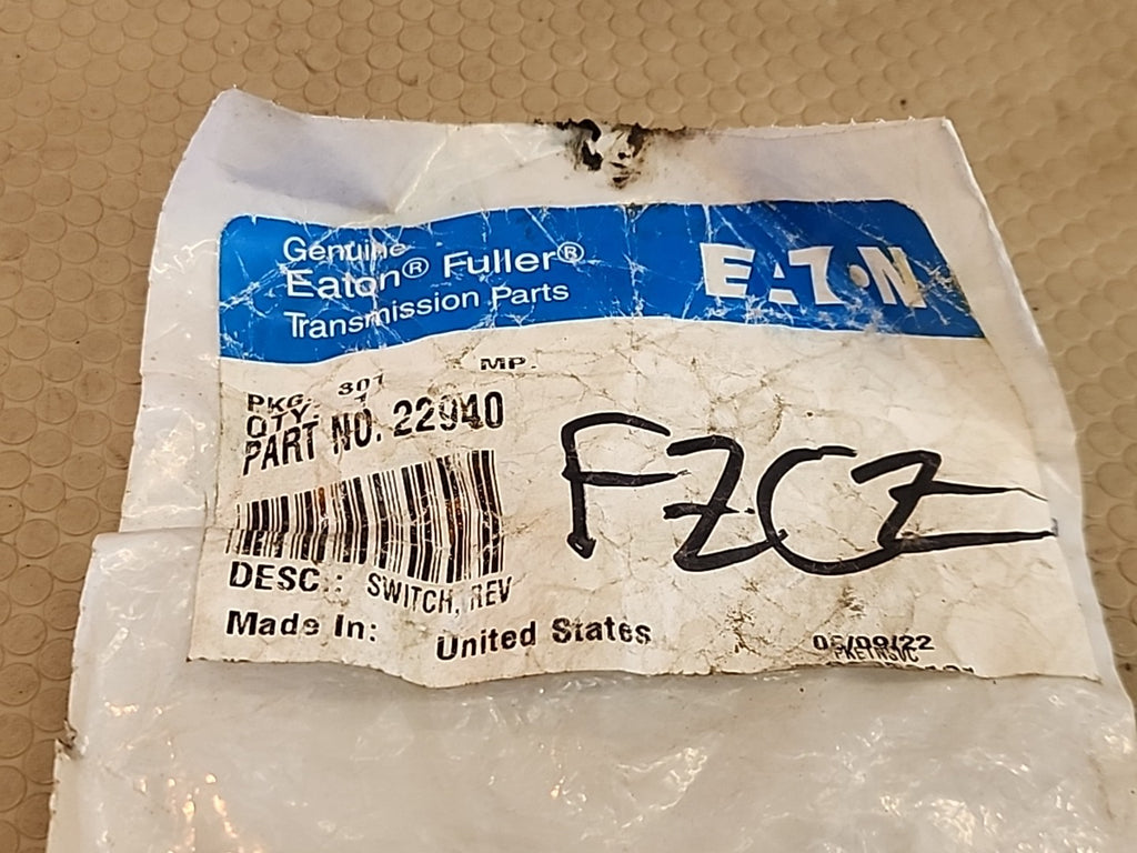 NOS GENUINE EATON FULLER TRANSMISSION REVERSE LIGHT SWITCH 22940 (19TN980)