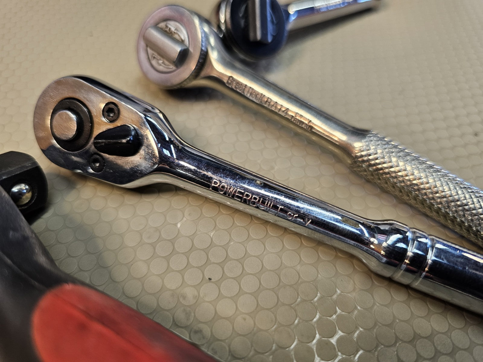 4 Powerbuilt CT-V Ratchet 1/4 & 3/8" Drive GREAT WORKING CONDITION.  107