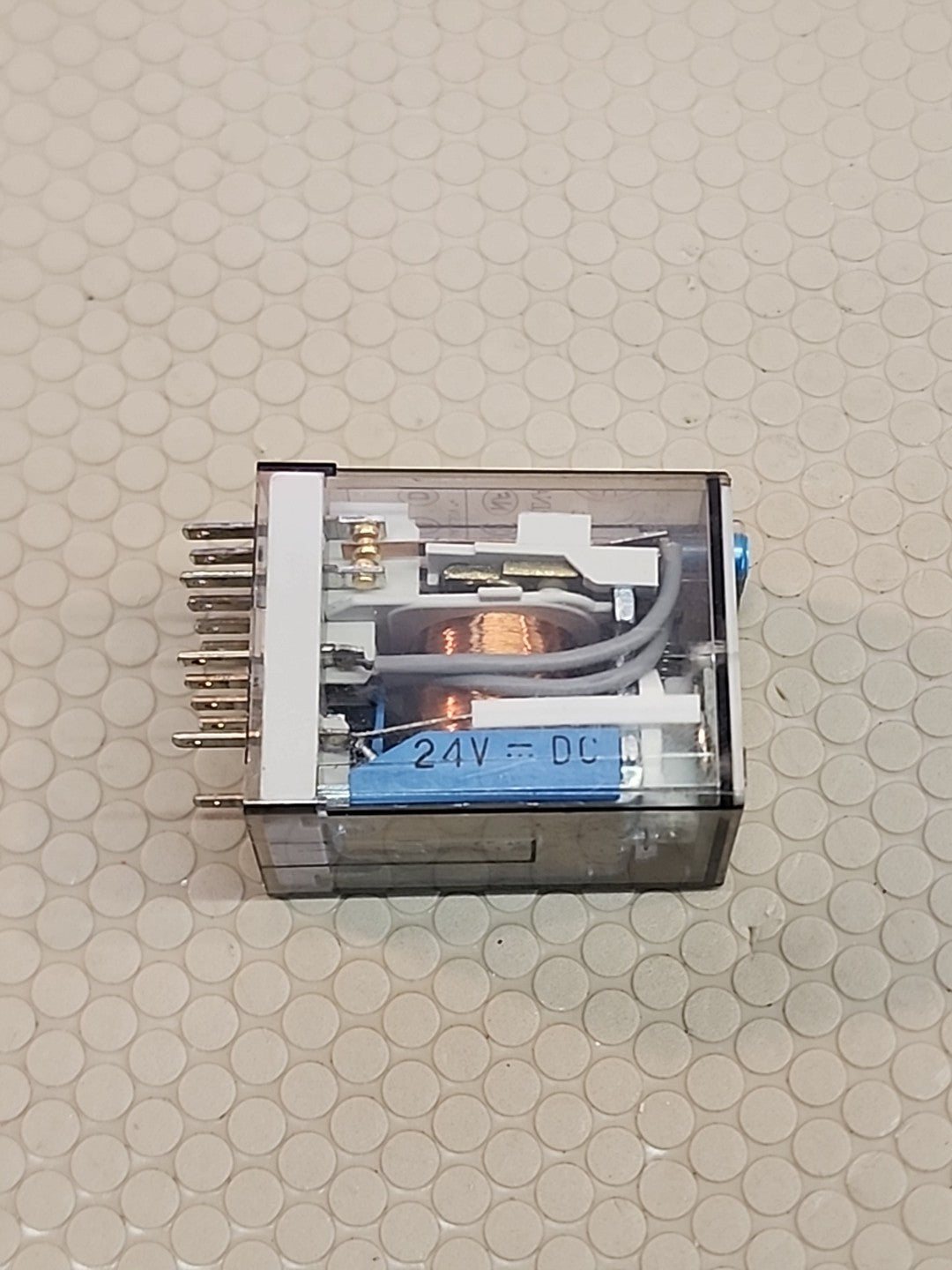 55.34.9.024.5090 Finder Plug-In Relay, DPDT 7A-250V, 24V DC coil, lockable test