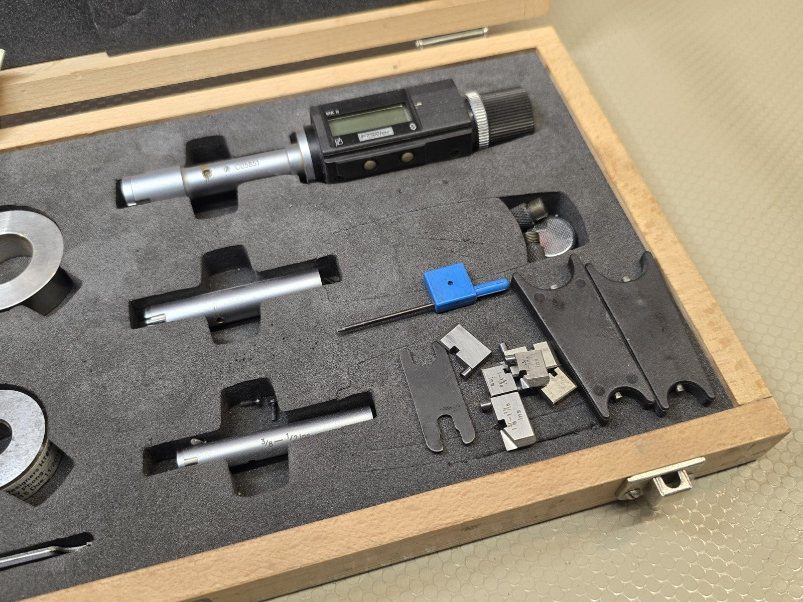 Fowler Digital Internal Micrometer .375-.750 Set Bluetooth Bore Micrometer 3pc