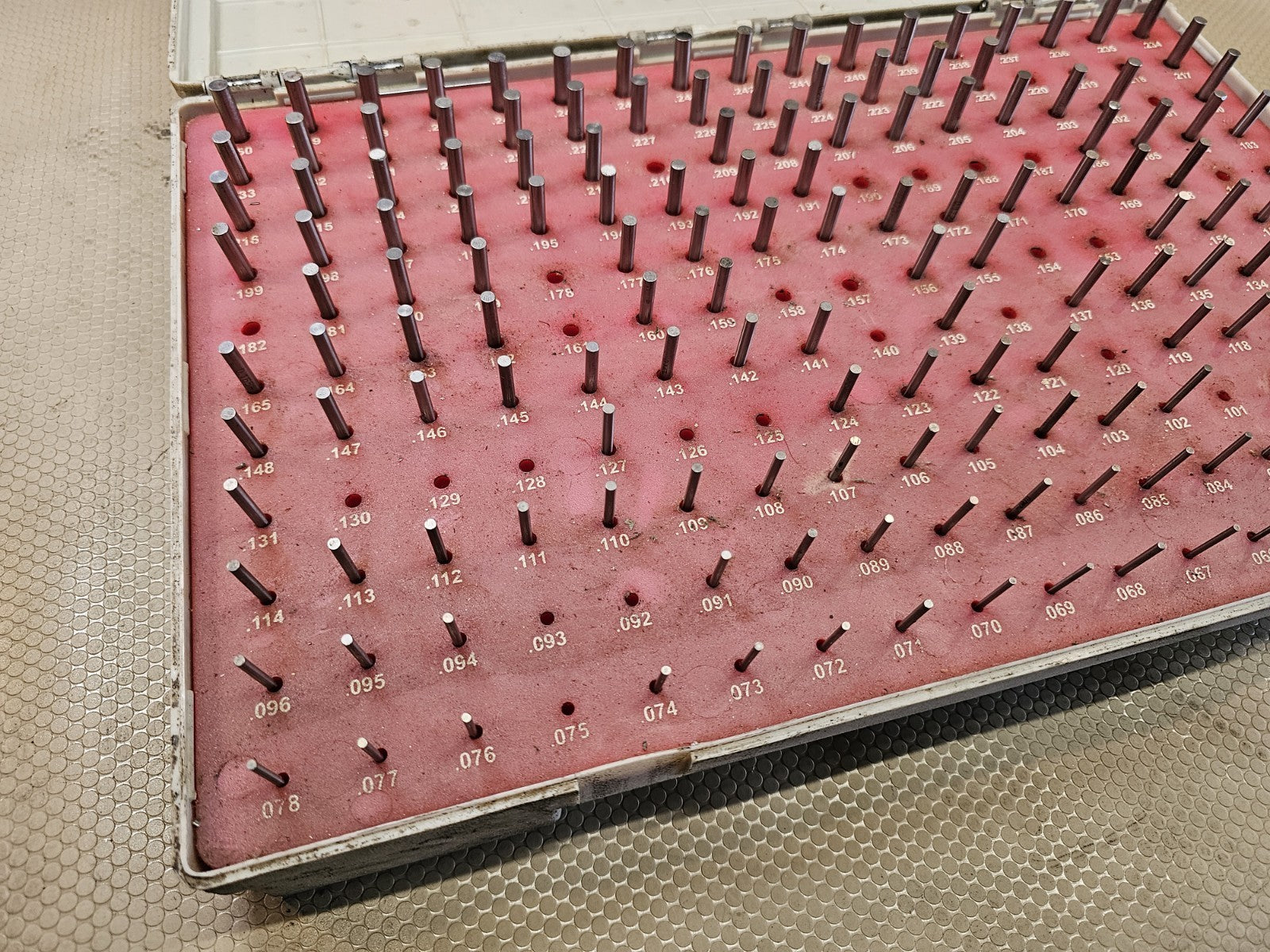 Vermont Gage 101200400 Pin Gage Set .0610" - .2500" 187 Piece Set, Missing 15
